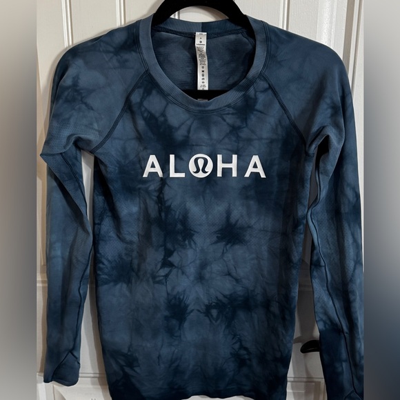 lululemon athletica Tops - lululemon ALOHA Blue Tie Dye Long Sleeve Swiftly Tech Top Size 6 RARE
